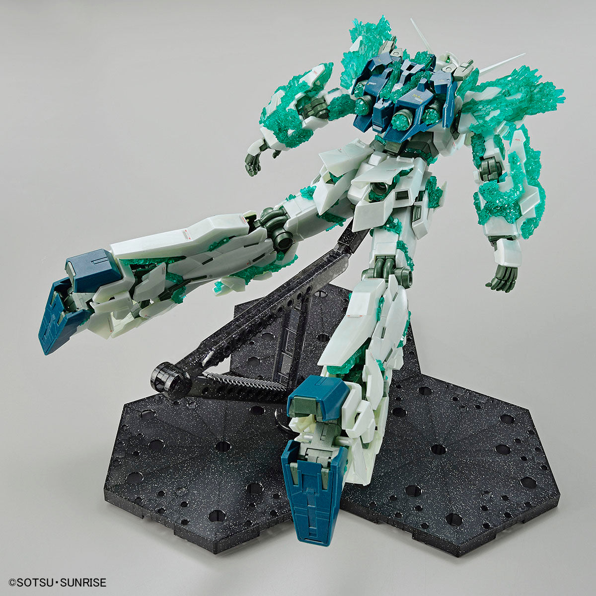MG 1/100 Gundam Base Limited Unicorn Gundam (Crystal of Light)