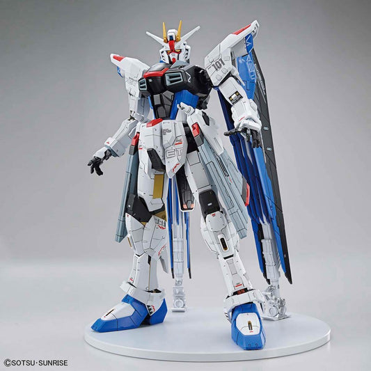 Full Mechanics 1/100 The Gundam Base Limited ZGMF-X10A Freedom Gundam Ver.Gcp