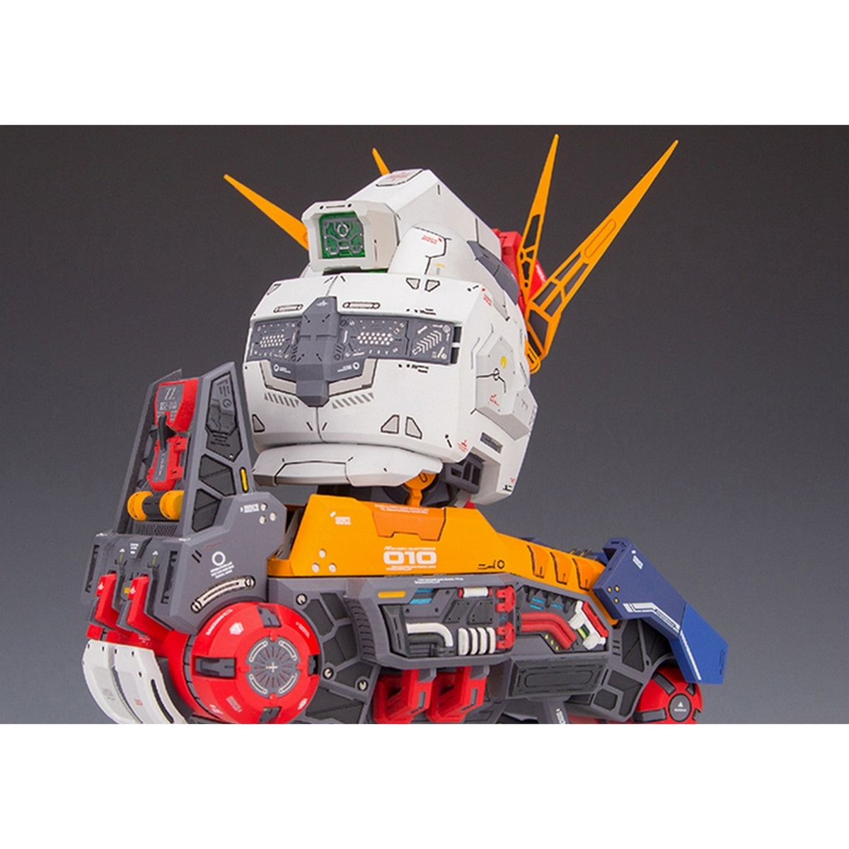 Tête de Gundam MSZ-010 ZZ 1/35 avec lampe et base