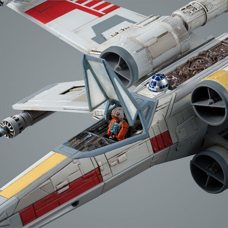 1/72 X-Wing Starfighter & 1/12 R2-D2