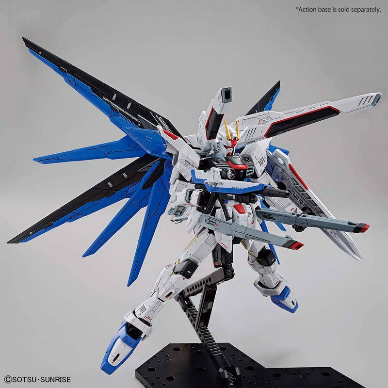 Full Mechanics 1/100 The Gundam Base Limited ZGMF-X10A Freedom Gundam Ver.Gcp